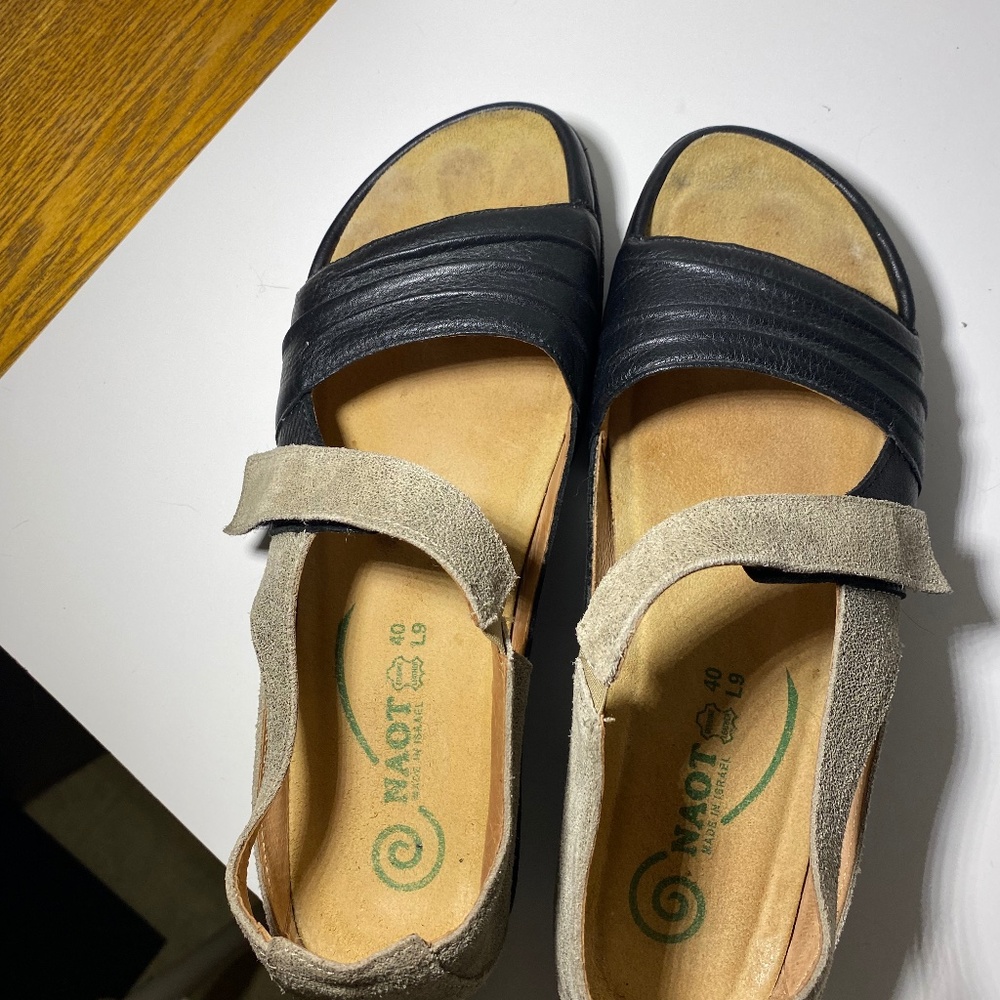 NAOT  PAPAKI  sandals black and tan size 40 (9)